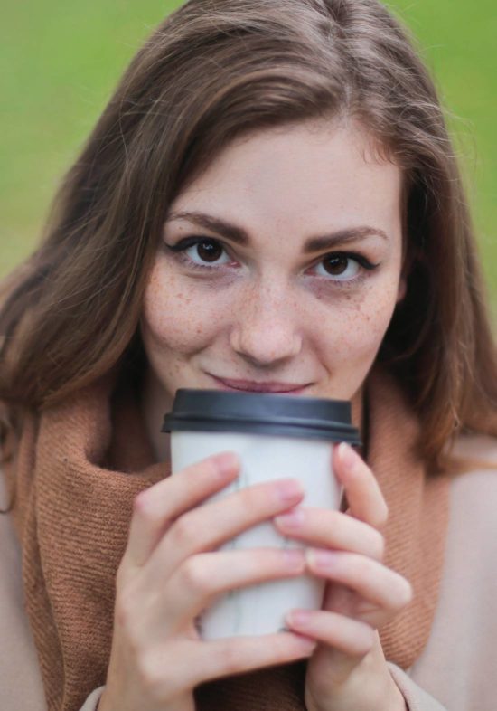 girl dringking coffee